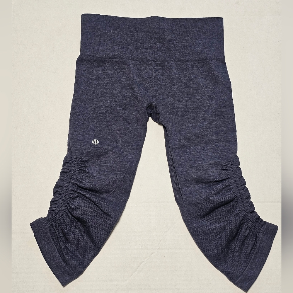 EUC Lululemon Capri Leggings Blue Size 4